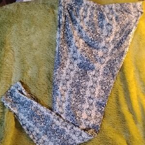 Leggings Depot Blue and White Patterned Jeggings